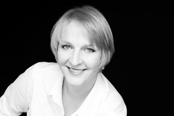 Über mich EVA Ellie Vollmer Ackermann studierte Gartengestalting in London